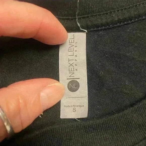 Ladies long sleeve black tshirt with “faith” on it in a cross size small - Picture 4 of 4